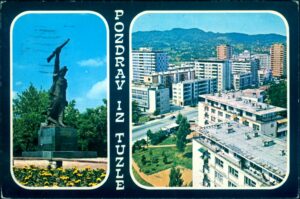 Naslov Pozdrav iz Tuzle [Razglednica] Vrsta građe razglednica Jezik bosanski Godina 197? Izdavanje i proizvodnja Split : Slobodna Dalmacija, 197? ([s. l.] : Foto inventa) Fizički opis 1 razglednica : u boji ; 10 x 15 cm Predmetne odrednice Tuzla – Spomenik rudarima – Husinski rudar – Stambene zgrade – Razglednice UDK 77.033(497.6Tuzla) COBISS.BH-ID 55722502 Signatura – lokacija, inventarski br. Zavičajna zbirka 77 POZDRAV IN: 2000041