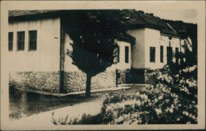 Naslov Slana banja kod Tuzle [Grafika] Vrsta građe razglednica Jezik hrvatski Godina 1960? Izdavanje i proizvodnja Zagreb : RVJ Foto, 1960? Fizički opis 1 razglednica : crno-bijela ; 9 x 14 cm Napomene Naslov preuzet sa reverzne strane razglednice Predmetne odrednice Tuzla – Slana banja – Razglednice UDK 77.033(497.6Tuzla) COBISS.BH-ID 54358278 Signatura – lokacija, inventarski br. Zavičajna zbirka 77 SLANA IN: 2000012