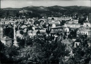 Naslov Tuzla [Grafika] Vrsta građe razglednica Jezik bosanski, hrvatski, srpski Godina 1965? Izdavanje i proizvodnja Beograd : Jugoturist, 1965? (Sarajevo : Oslobođenje) Fizički opis 1 razglednica : crno-bijela ; 10 x 15 cm Napomene Naslov preuzet sa reverzne strane razglednice Predmetne odrednice Tuzla – Panorama – Centar grada – Razglednica UDK 77.033(497.6Tuzla) COBISS.BH-ID 54356998 Signatura – lokacija, inventarski br. Zavičajna zbirka 77 TUZLA IN: 2000010