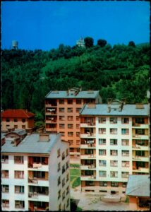 Naslov Tuzla : Razglednica Vrsta građe grafika Jezik bosanski Godina [197?] Izdavanje i proizvodnja [S. l. : s. n.], [197?] Napomene Naslov preuzet sa reverzne strane razglednice Predmetne odrednice Tuzla – Brdo Trnovac – Hram sv. velikomučenika Georgija – Stambene zgrade – Razglednice UDK 77.033(497.6 Tuzla) COBISS.BH-ID 57779206 Signatura – lokacija, inventarski br. Zavičajna zbirka 77 TUZLA IN: 2000094