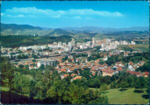Naslov Tuzla : Panorama [Razglednica] Vrsta građe razglednica Jezik bosanski Godina 197? Izdavanje i proizvodnja Jugoslavija : Putnik, 197? (Tuzla : Univerzal) Fizički opis 1 razglednica : u boji ; 10 x 15 cm Napomene Naslov preuzet sa reverzne strane razglednice Predmetne odrednice Tuzla – Panorama grada – Razglednice UDK 77.033(497.6Tuzla) COBISS.BH-ID 55696902 Signatura – lokacija, inventarski br. Zavičajna zbirka 77 TUZLA IN: 2000039