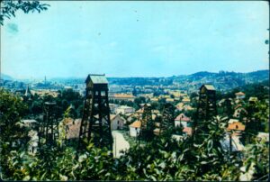 Naslov Tuzla : Panorama [Razglednica] Vrsta građe grafika Jezik bosanski Godina [196?] Izdavanje i proizvodnja Tuzla : Duvan, [196?] Napomene Naslov preuzet sa reverzne strane razglednice Predmetne odrednice Tuzla – Panorama grada – Razglednice UDK 77.033497.6 Tuzla) COBISS.BH-ID 57761286 Signatura – lokacija, inventarski br. Zavičajna zbirka 77 TUZLA IN: 2000090