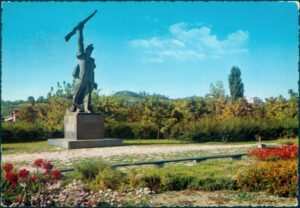 Naslov Tuzla : Spomenik Husinjskom rudaru : Monument to the Husin miners : Monument du mineur de Husinje : Denkmal des Husiner Bergmanns [Razglednica] Vrsta građe razglednica Jezik bosanski, višejezički Godina 1967? Izdavanje i proizvodnja Tuzla : Univerzal, 1967? (Beograd : Turistička štampa) Fizički opis 1 razglednica : u boji ; 10 x 15 cm Napomene Naslov preuzet sa reverzne strane razglednice Predmetne odrednice Tuzla – Spomenik rudarima – Husinski rudar – Spomenik Husinskom rudaru – Razglednice UDK 77.033(497.6Tuzla) COBISS.BH-ID 55592454 Signatura – lokacija, inventarski br. Zavičajna zbirka 77 TUZLA IN: 2000029
