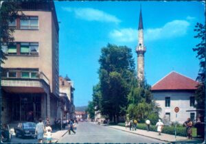 Naslov Tuzla [Razglednica] Vrsta građe razglednica Jezik srpski, hrvatski Godina 197? Izdavanje i proizvodnja Beograd : Putnik, 197? Fizički opis 1 razglednica : u boji ; 10 x 15 cm Napomene Naslov preuzet sa reverzne strane razglednice Predmetne odrednice Tuzla – Zgrada SDK – Služba društvenog knjigovodstva – Turalibegova džamija – Poljska džamija – Razglednice UDK 77.033(497.6Tuzla) COBISS.BH-ID 55638790 Signatura – lokacija, inventarski br. Zavičajna zbirka 77 TUZLA IN: 2000035